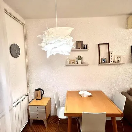 Kopernik - Parking Available Διαμέρισμα Βελιγράδι